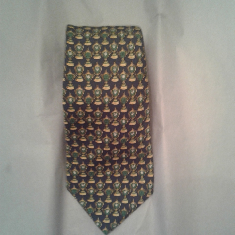 🏆 CHANEL 💯% Silk Trophies Tie 🏆 - Picture 2 of 6